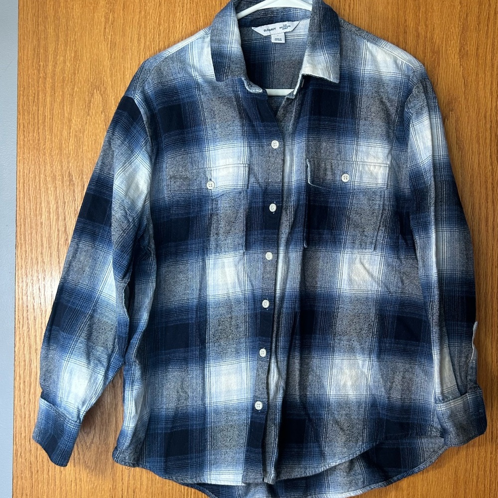 Old Navy Women’s  Navy and White Plaid Shirt